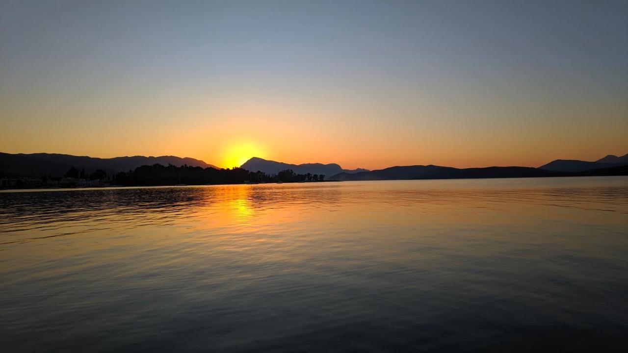 Готель Poros Mood Poros Town Екстер'єр фото